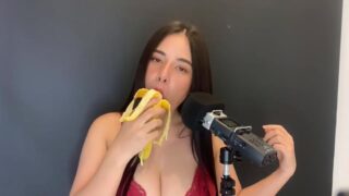 ASMR Wan Sucking a Banana Video