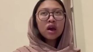 Bokep Indo Hijab Kacamata Buat Konten Colmek
