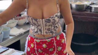 Former Thai Model Cooks Delicious Crab Fried Rice thailand streetfood