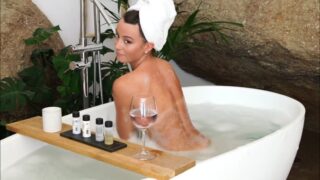 Anna Zapala Nude Bathing Video Leaked