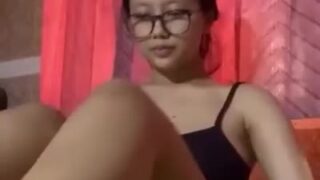 Bokep Indo Talent Yeuwuy Colmek Squirt 04