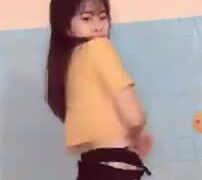 Vietnamese Babe Dances on BIGO Live