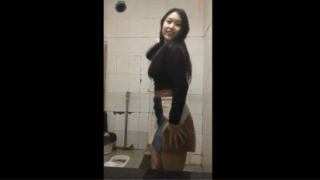 vietnam girl show bathroom